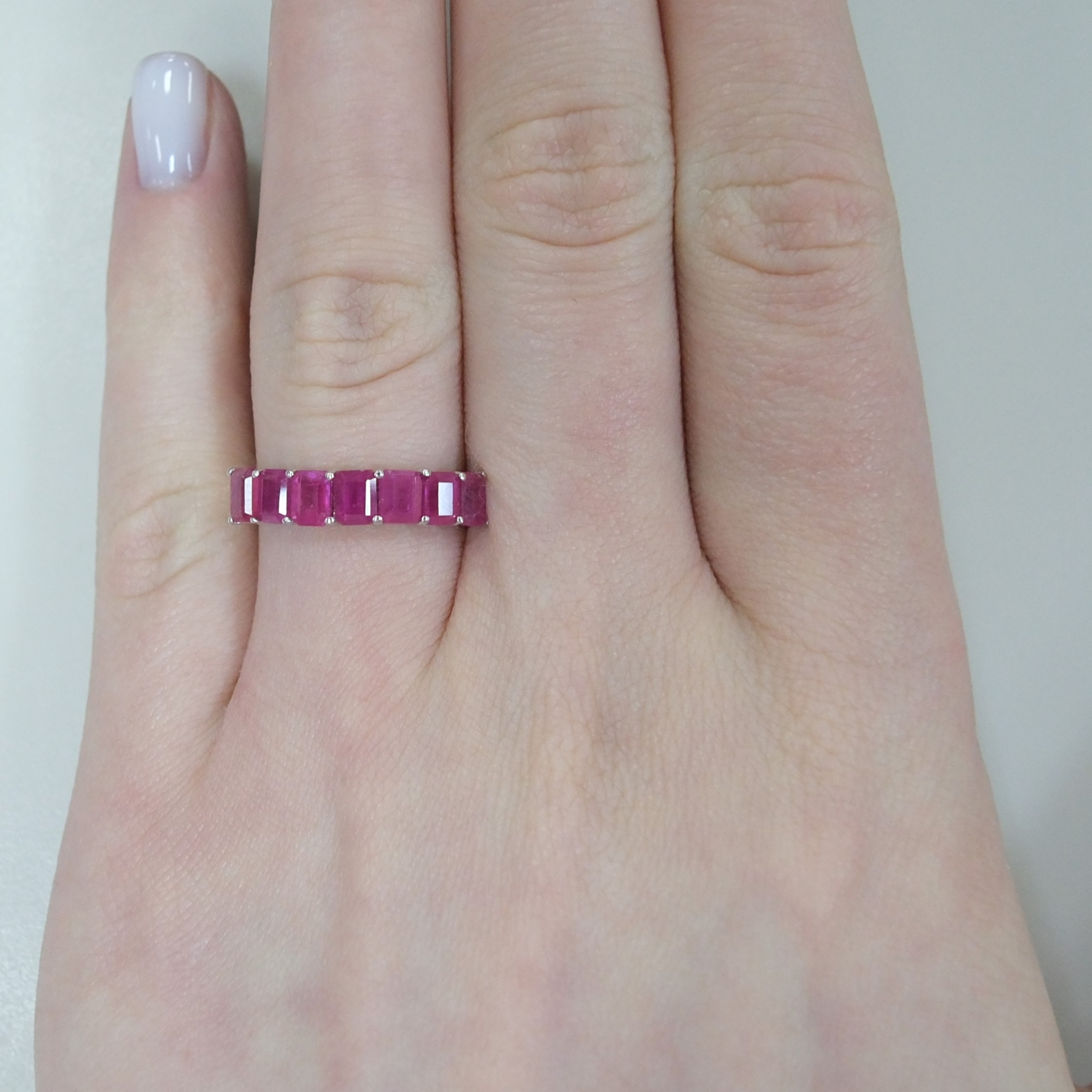 Серебряное кольцо с рубинами